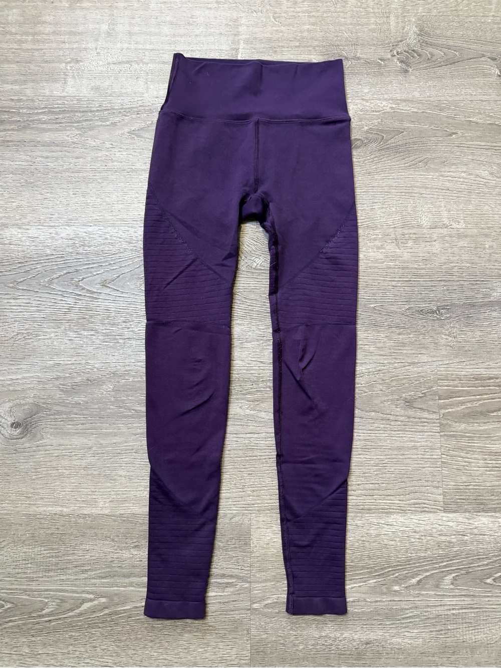 •ALPHALETE• LEGGINGS - Picture 2 of 6